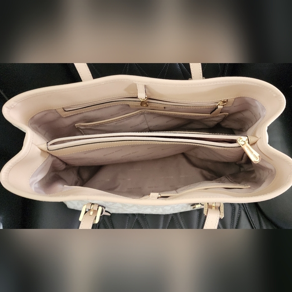 Michael Kors Purse - Picture 3 of 4